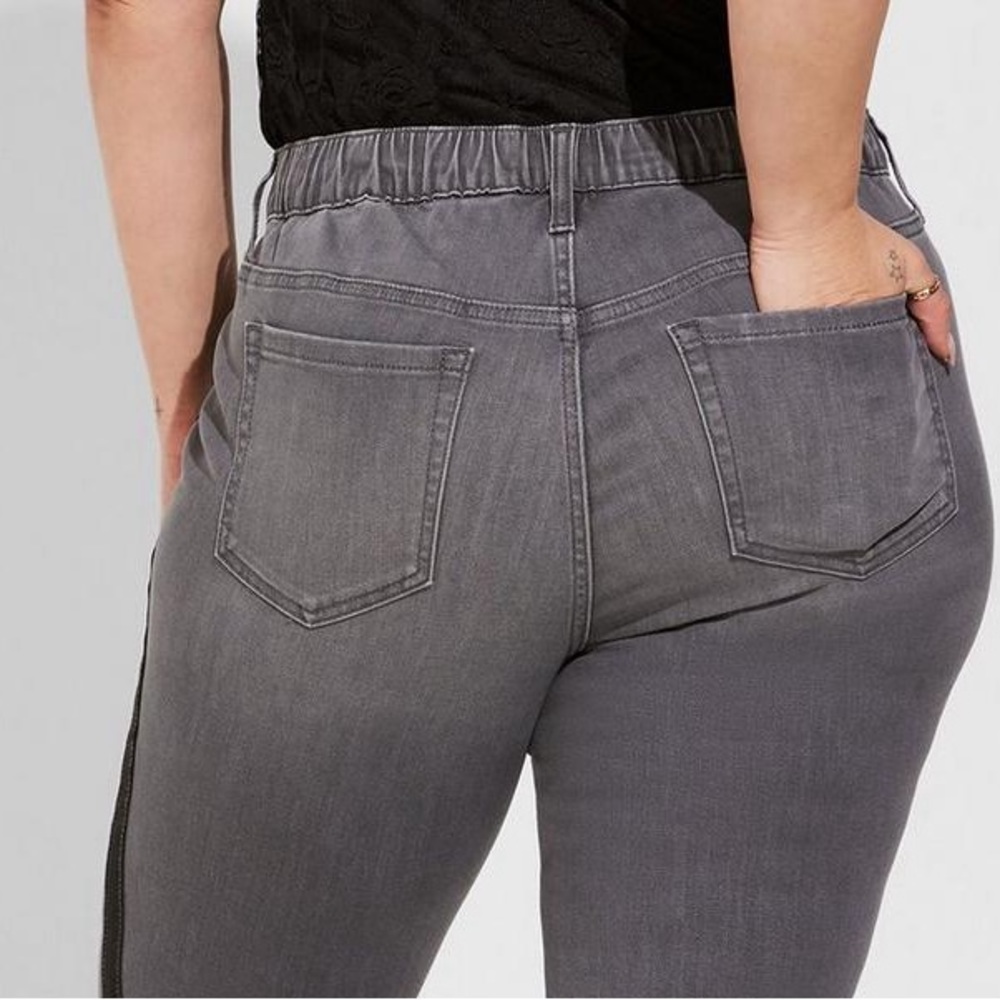 Crop Pull-On Weekend Straight Super Soft Mid-Rise Jean - Picture 3 of 7
